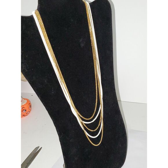 A Vintage Layered Necklace White and Gold Tone Mid Century Vibe Classic Trendy - Picture 10 of 10